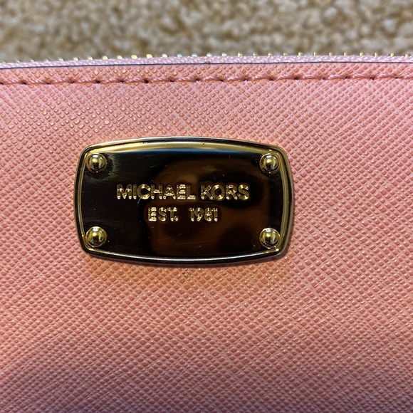 Michael Kors Pink Wallet Gold Zipper - Picture 2 of 4